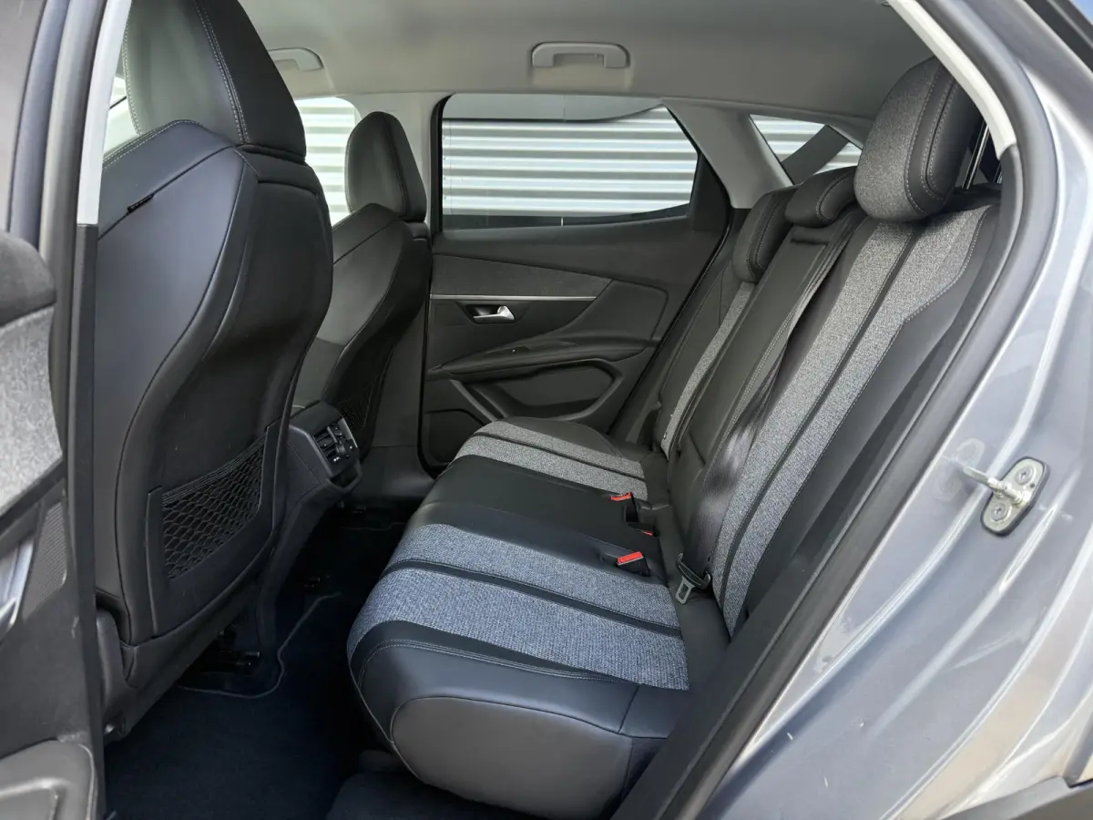 1.2 PureTech Allure Camera|Carplay|Cruise|PDC V+A|Elek achterklep|Elek ramen|D-riem vv in 2024|N.A.P|Nieuwe APK bij aflevering