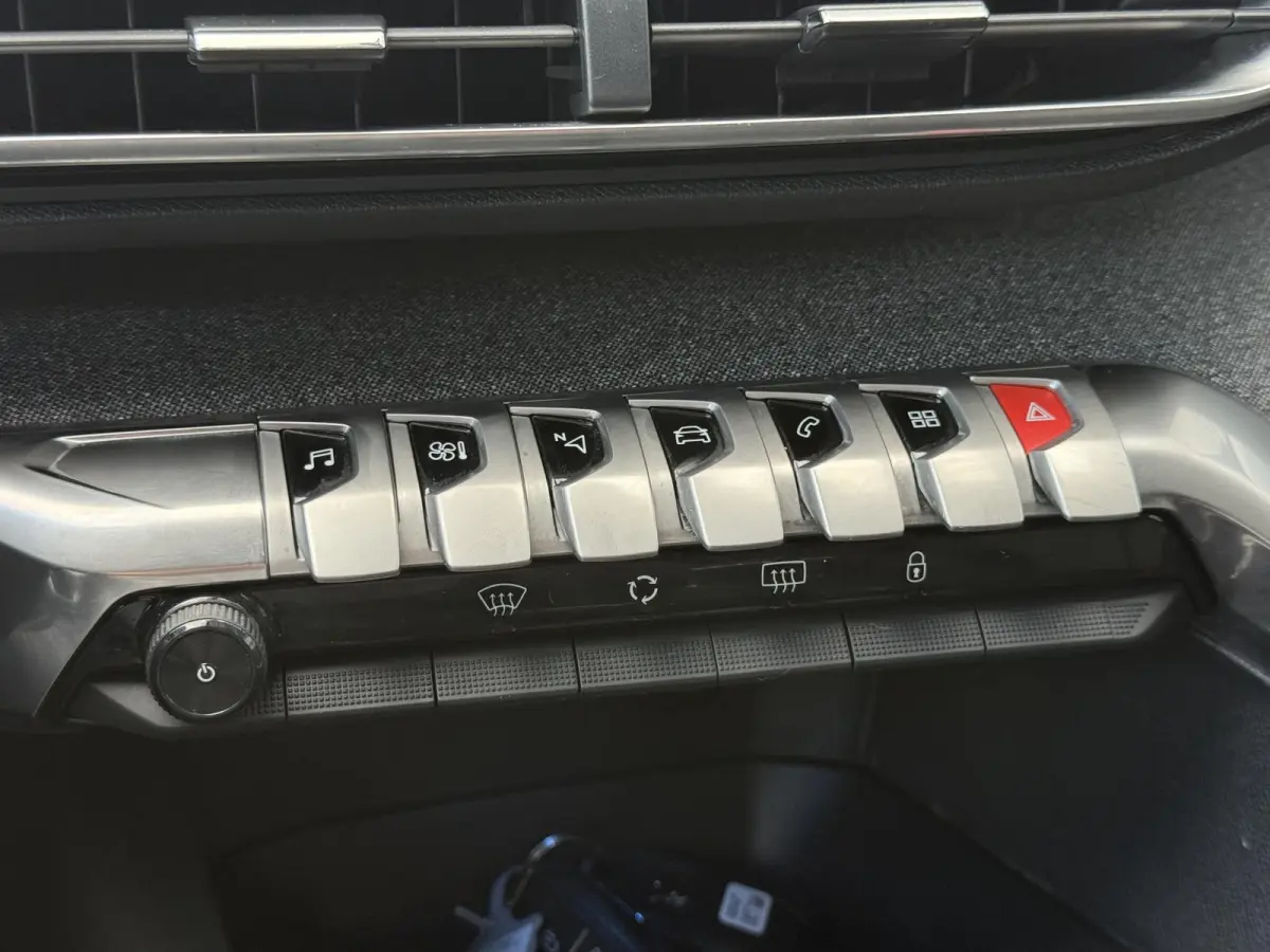 1.2 PureTech Allure Camera|Carplay|Cruise|PDC V+A|Elek achterklep|Elek ramen|D-riem vv in 2024|N.A.P|Nieuwe APK bij aflevering