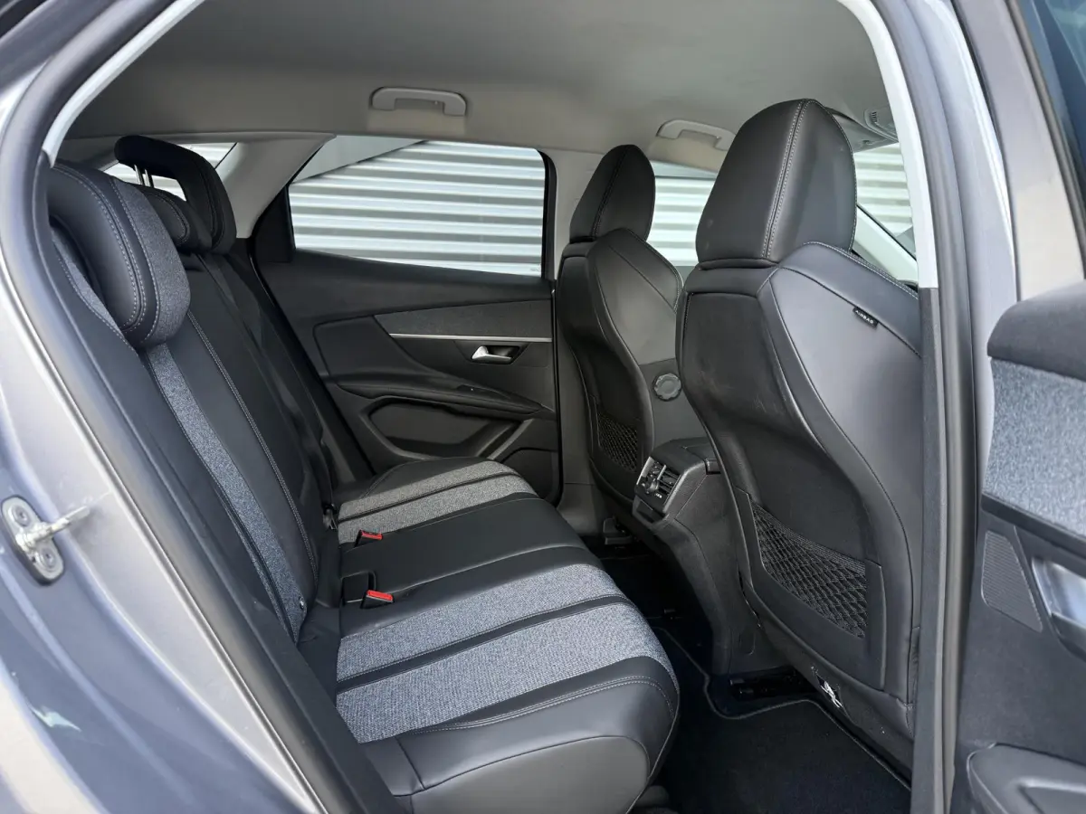 1.2 PureTech Allure Camera|Carplay|Cruise|PDC V+A|Elek achterklep|Elek ramen|D-riem vv in 2024|N.A.P|Nieuwe APK bij aflevering