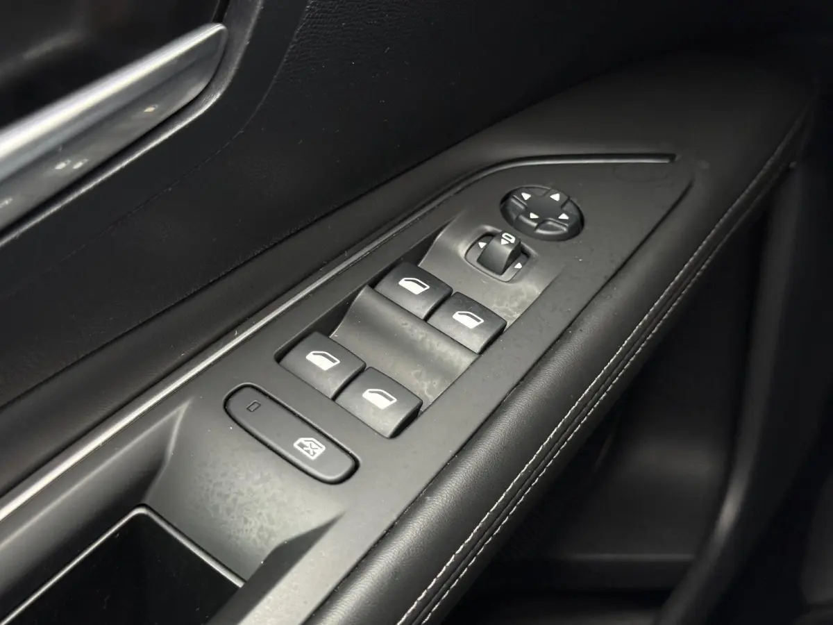 1.2 PureTech Allure Camera|Carplay|Cruise|PDC V+A|Elek achterklep|Elek ramen|D-riem vv in 2024|N.A.P|Nieuwe APK bij aflevering