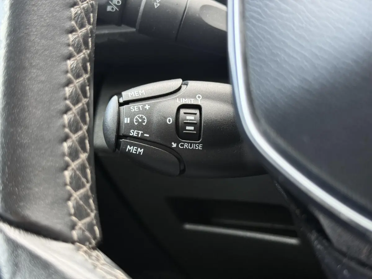 1.2 PureTech Allure Camera|Carplay|Cruise|PDC V+A|Elek achterklep|Elek ramen|D-riem vv in 2024|N.A.P|Nieuwe APK bij aflevering