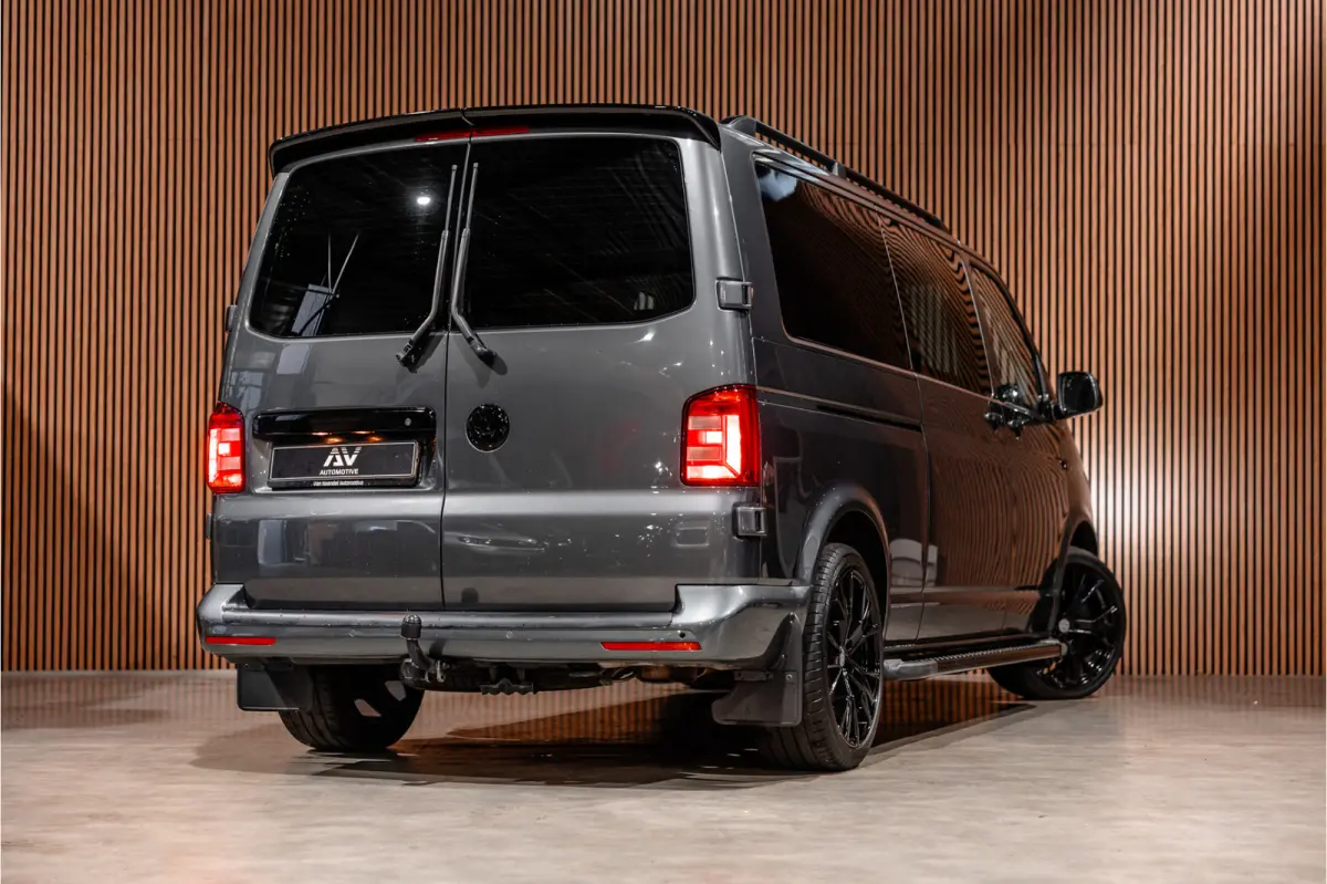 T6 2.0 TDI L2H1 DC 4Motion Highline | Schuifdak | ACC | Bi-Xenon | L+R Schuifdeur | Trekhaak | Camera | Navigatie | Lederen bekleding | Stoelverwarming | DAB | CarPlay | Nieuwe APK
