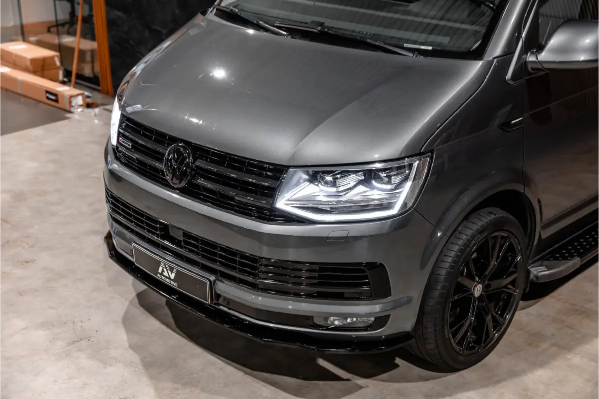 T6 2.0 TDI L2H1 DC 4Motion Highline | Schuifdak | ACC | Bi-Xenon | L+R Schuifdeur | Trekhaak | Camera | Navigatie | Lederen bekleding | Stoelverwarming | DAB | CarPlay | Nieuwe APK