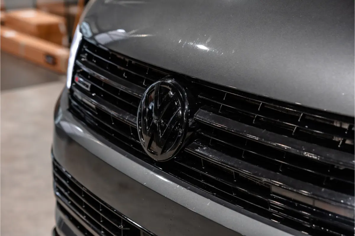 T6 2.0 TDI L2H1 DC 4Motion Highline | Schuifdak | ACC | Bi-Xenon | L+R Schuifdeur | Trekhaak | Camera | Navigatie | Lederen bekleding | Stoelverwarming | DAB | CarPlay | Nieuwe APK