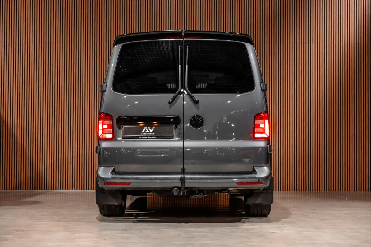 T6 2.0 TDI L2H1 DC 4Motion Highline | Schuifdak | ACC | Bi-Xenon | L+R Schuifdeur | Trekhaak | Camera | Navigatie | Lederen bekleding | Stoelverwarming | DAB | CarPlay | Nieuwe APK