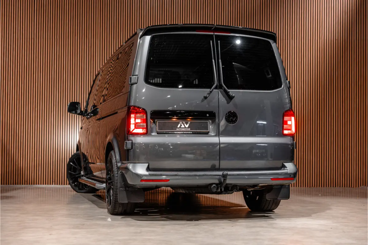 T6 2.0 TDI L2H1 DC 4Motion Highline | Schuifdak | ACC | Bi-Xenon | L+R Schuifdeur | Trekhaak | Camera | Navigatie | Lederen bekleding | Stoelverwarming | DAB | CarPlay | Nieuwe APK