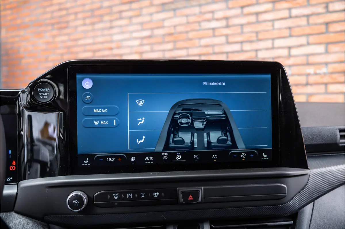 320 2.0 TDCI 150 PK L2H1 Limited | 6-zitter | ACC | Blind Spot | Navigatie | CarPlay | Camera | Trekhaak | Stoel- en stuurwielverwarming | DAB | BPM Vrij | Luxe dubbel cabine