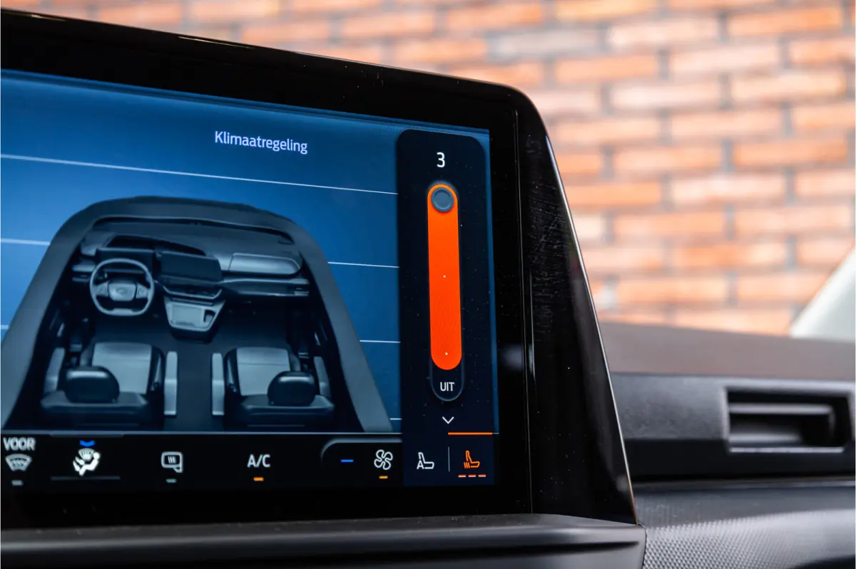 320 2.0 TDCI 150 PK L2H1 Limited | 6-zitter | ACC | Blind Spot | Navigatie | CarPlay | Camera | Trekhaak | Stoel- en stuurwielverwarming | DAB | BPM Vrij | Luxe dubbel cabine