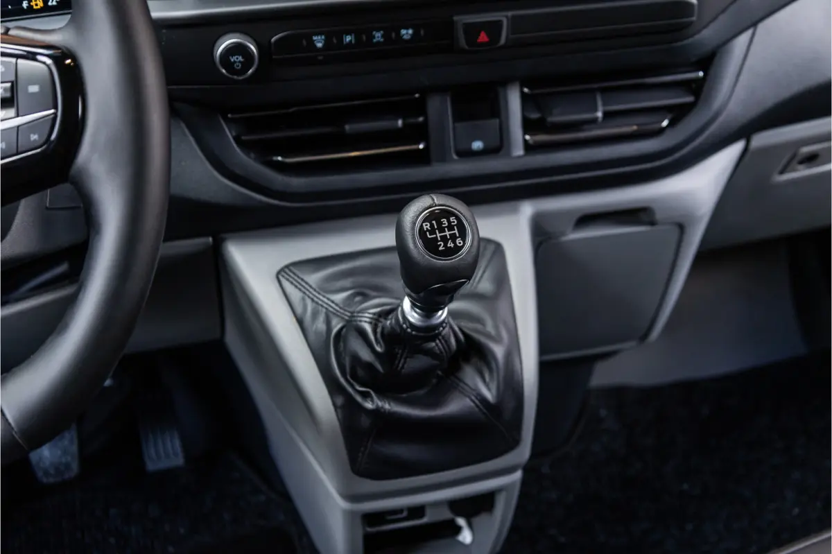 320 2.0 TDCI 150 PK L2H1 Limited | 6-zitter | ACC | Blind Spot | Navigatie | CarPlay | Camera | Trekhaak | Stoel- en stuurwielverwarming | DAB | BPM Vrij | Luxe dubbel cabine
