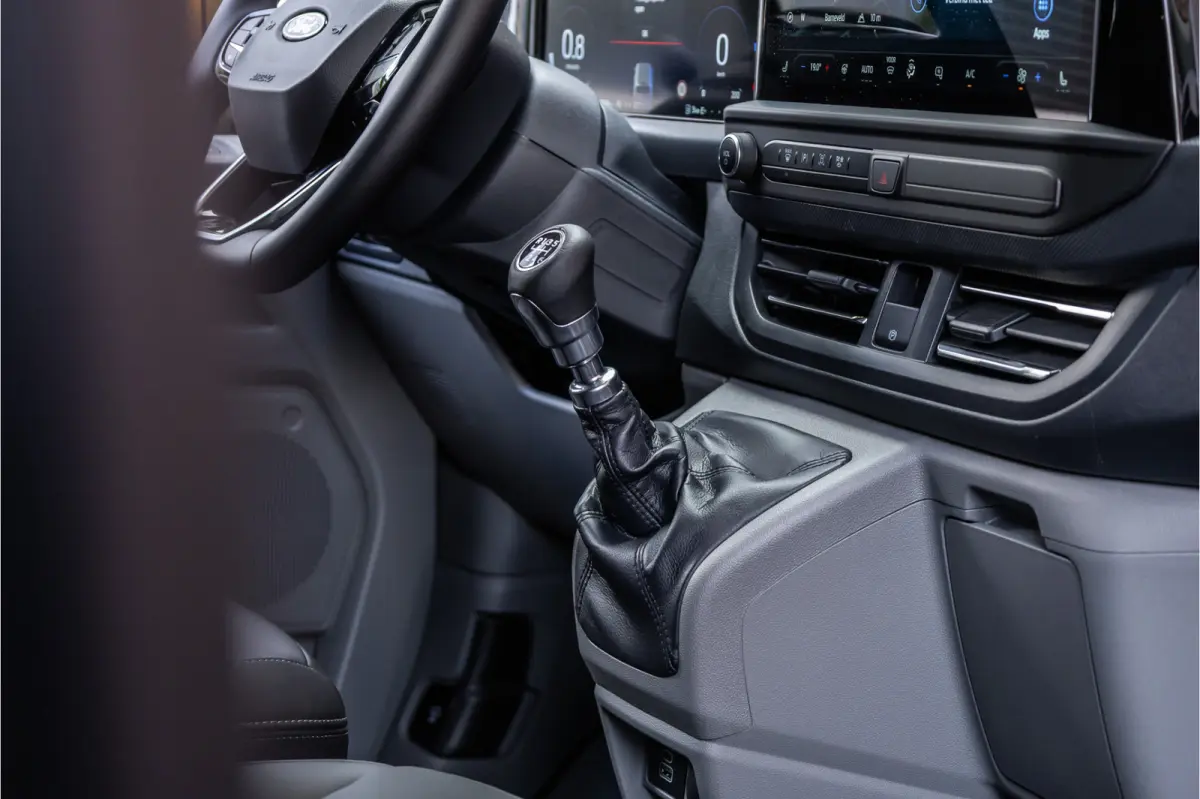 320 2.0 TDCI 150 PK L2H1 Limited | 6-zitter | ACC | Blind Spot | Navigatie | CarPlay | Camera | Trekhaak | Stoel- en stuurwielverwarming | DAB | BPM Vrij | Luxe dubbel cabine