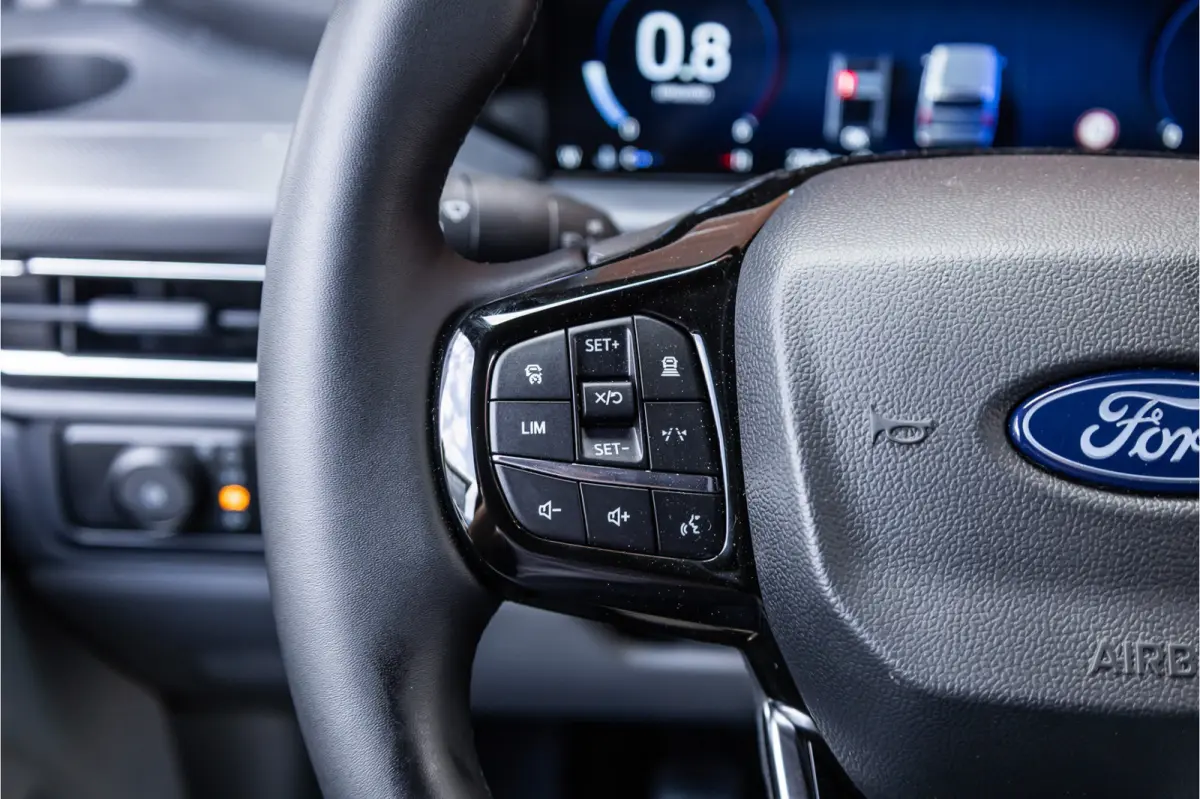 320 2.0 TDCI 150 PK L2H1 Limited | 6-zitter | ACC | Blind Spot | Navigatie | CarPlay | Camera | Trekhaak | Stoel- en stuurwielverwarming | DAB | BPM Vrij | Luxe dubbel cabine