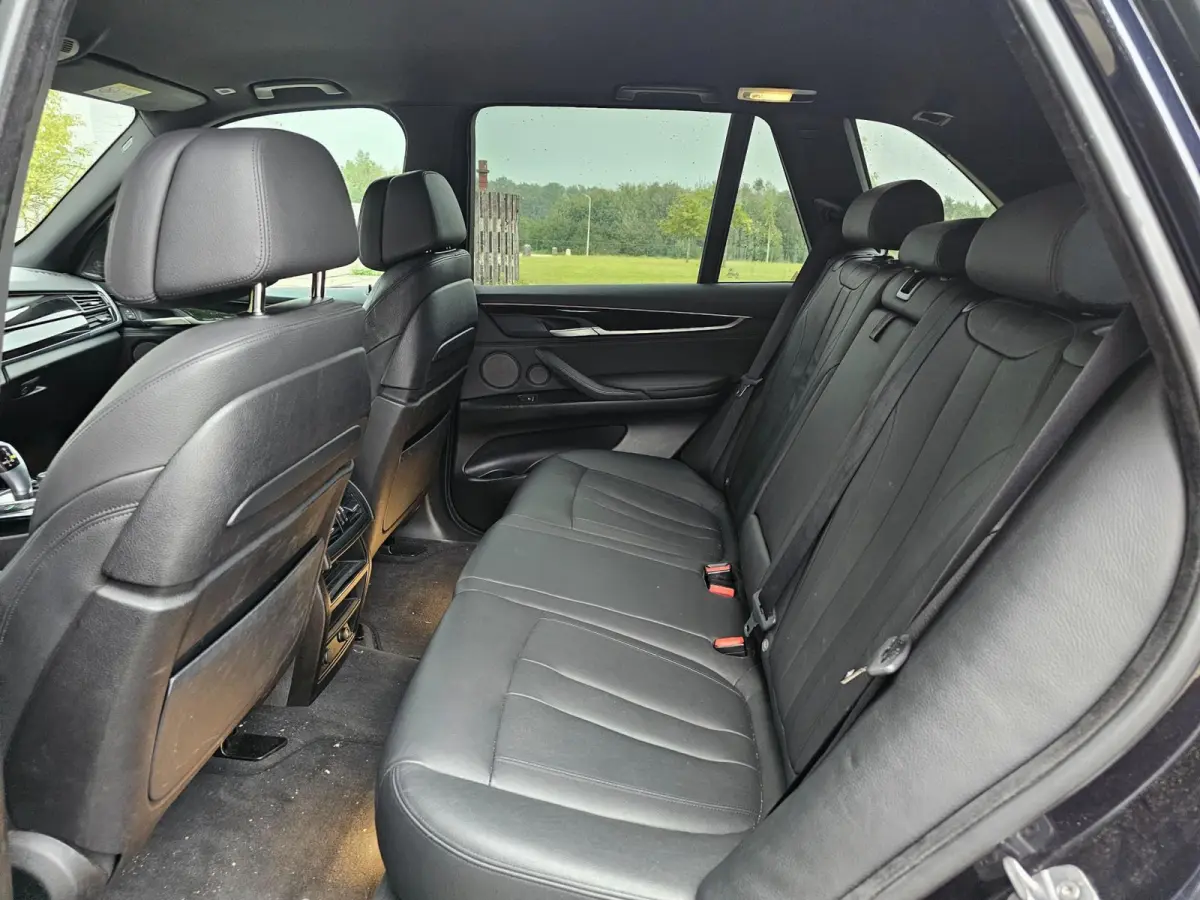 XDrive40e High Executive M-sport dealer onderhouden