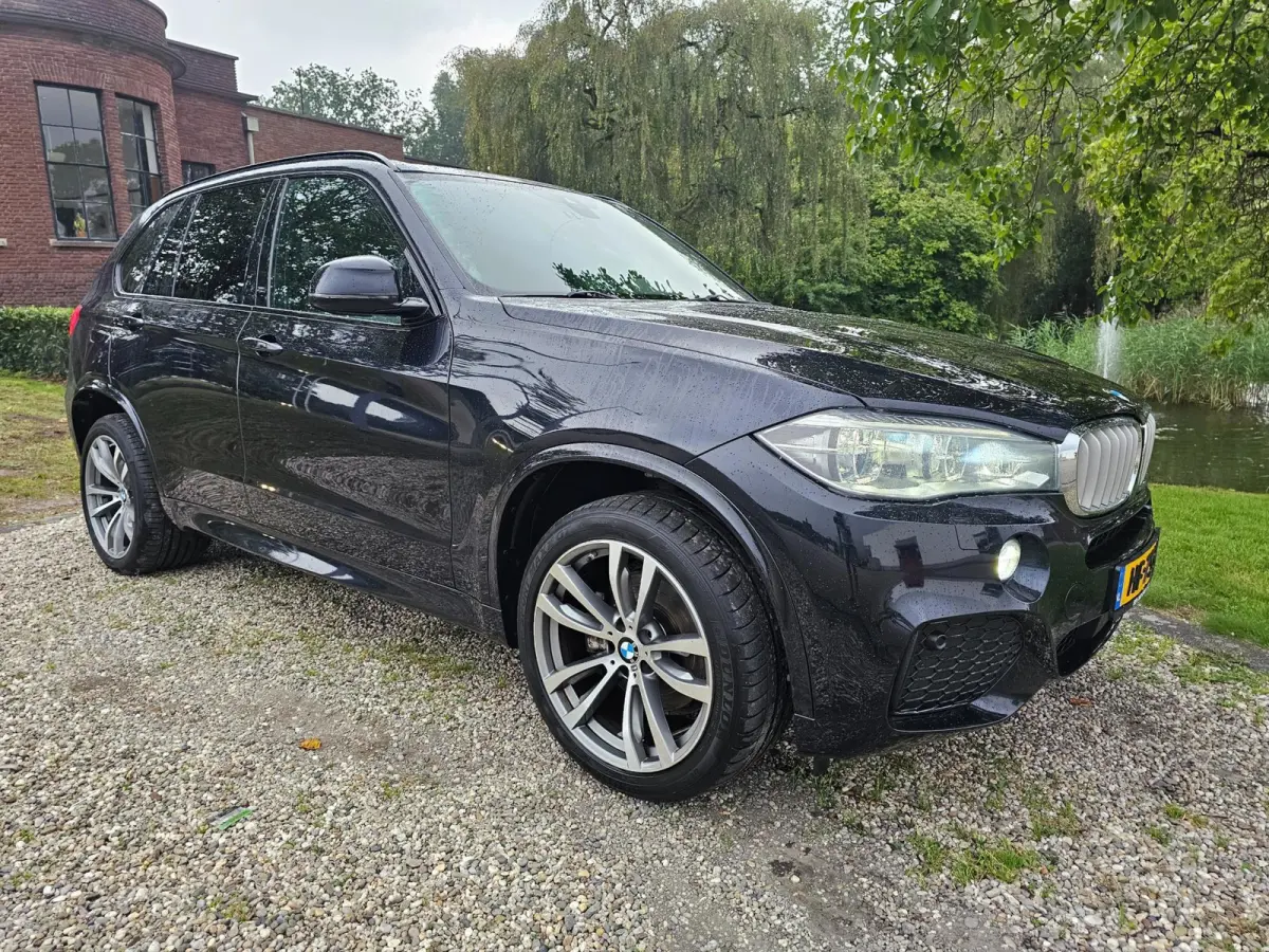 XDrive40e High Executive M-sport dealer onderhouden