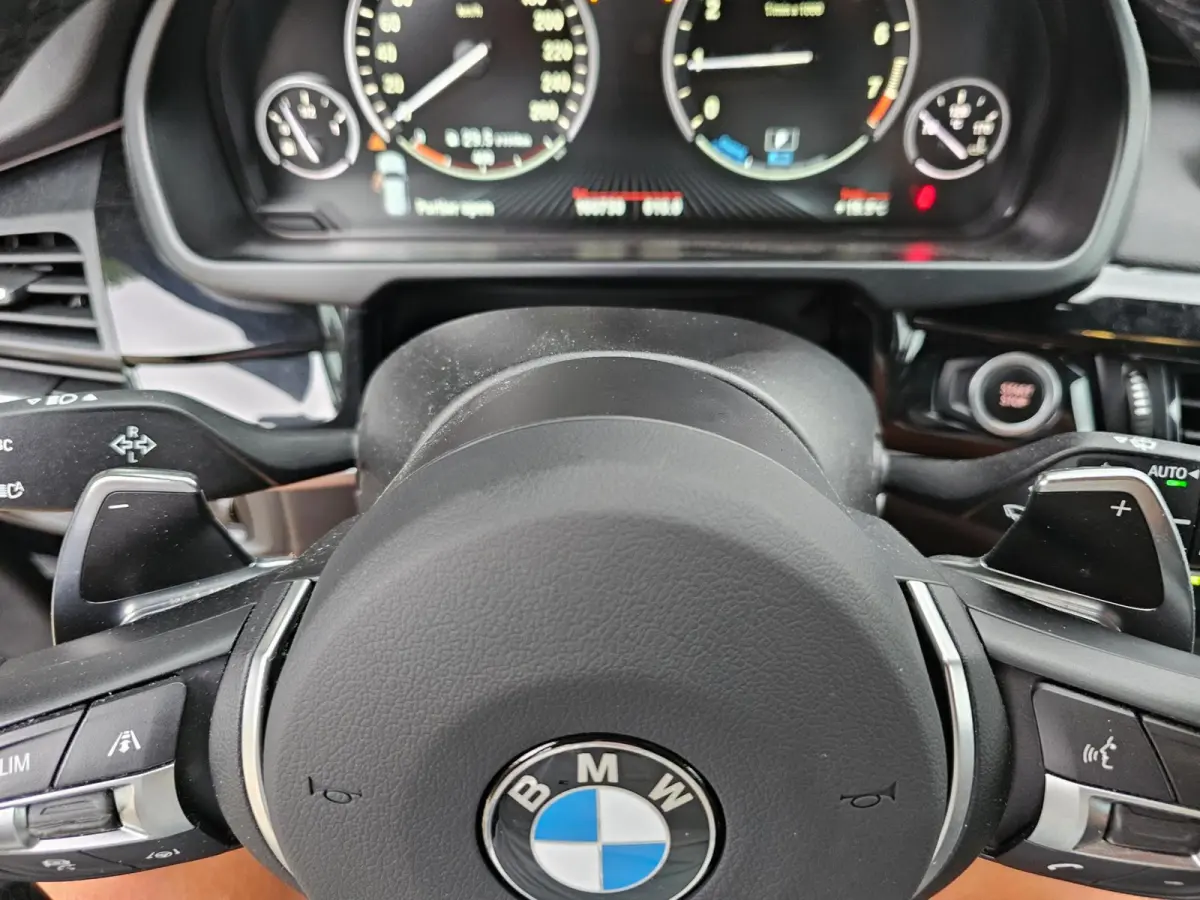 XDrive40e High Executive M-sport dealer onderhouden