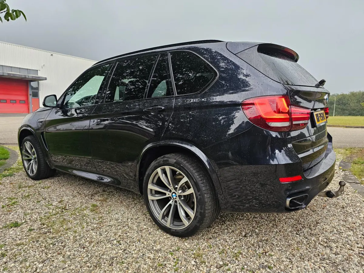 XDrive40e High Executive M-sport dealer onderhouden