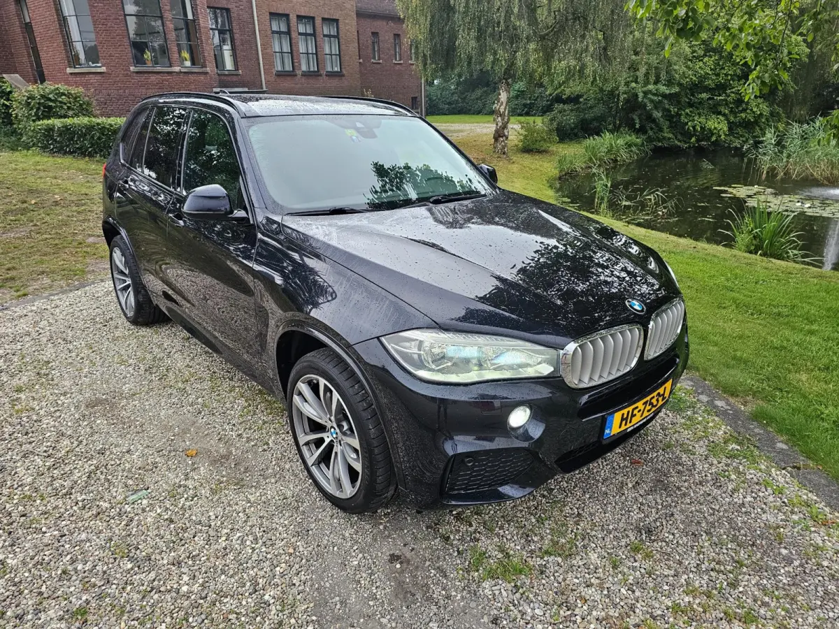 XDrive40e High Executive M-sport dealer onderhouden