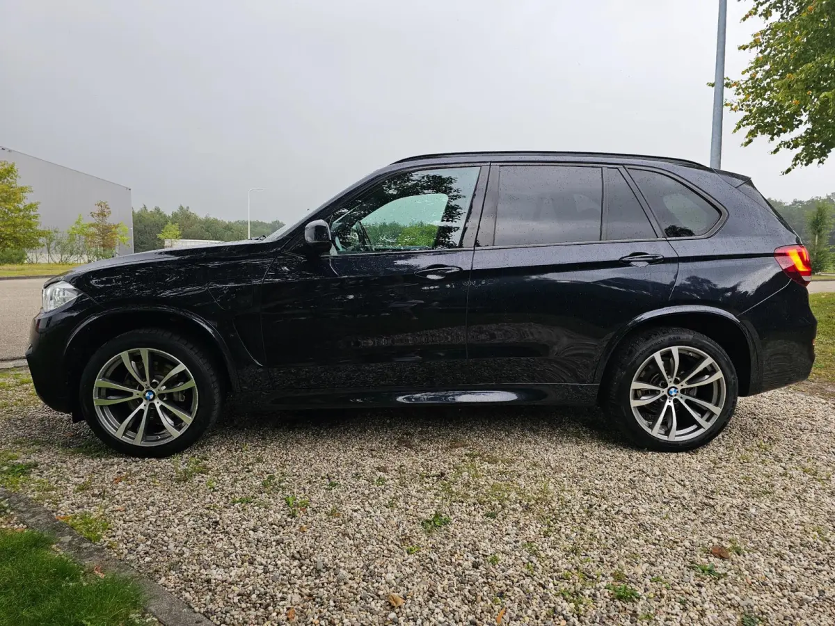 XDrive40e High Executive M-sport dealer onderhouden