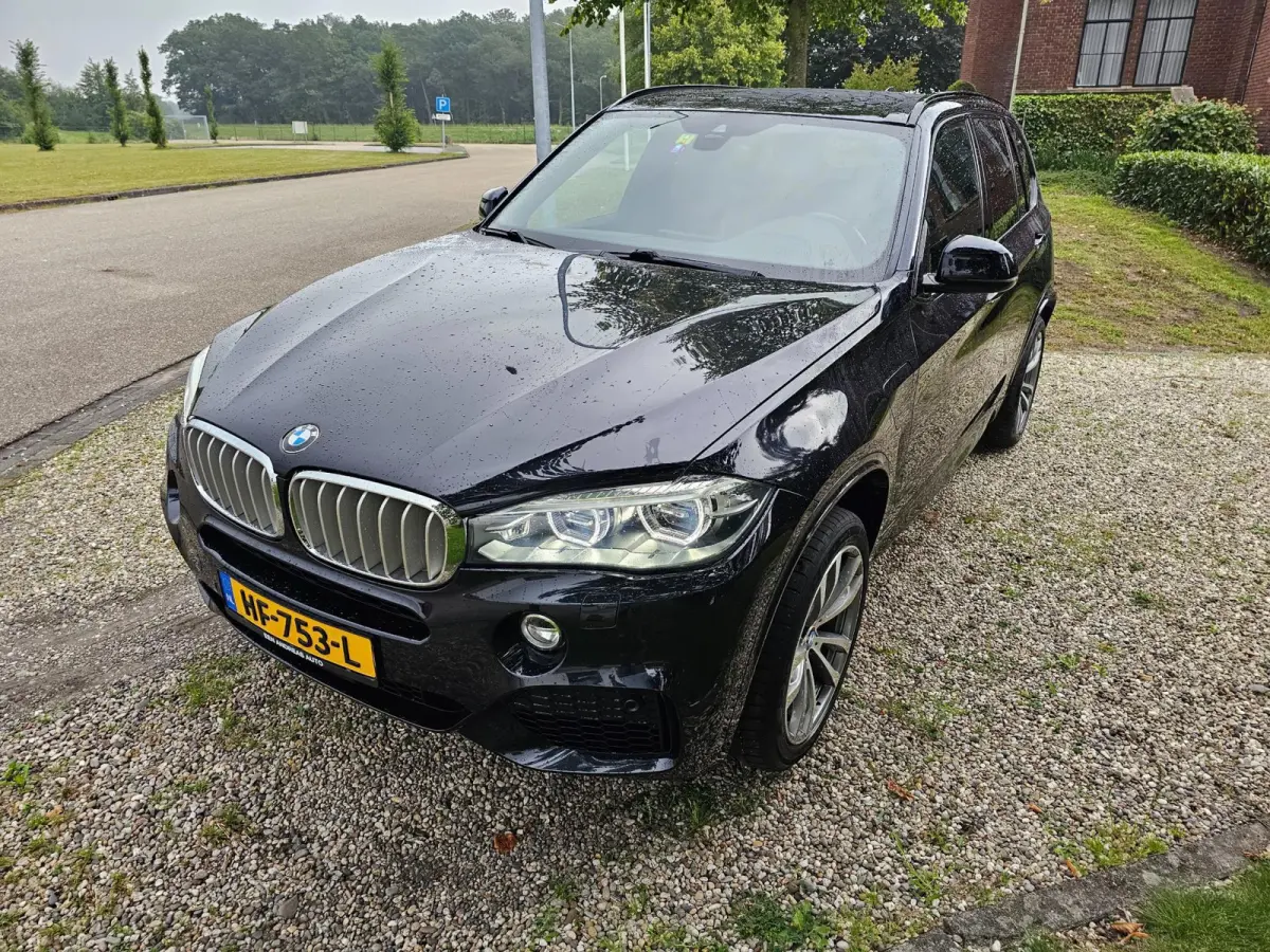 XDrive40e High Executive M-sport dealer onderhouden