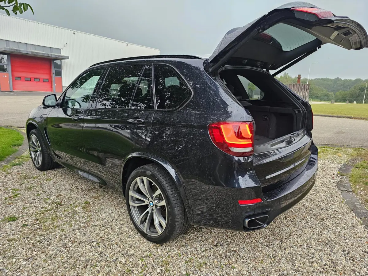 XDrive40e High Executive M-sport dealer onderhouden