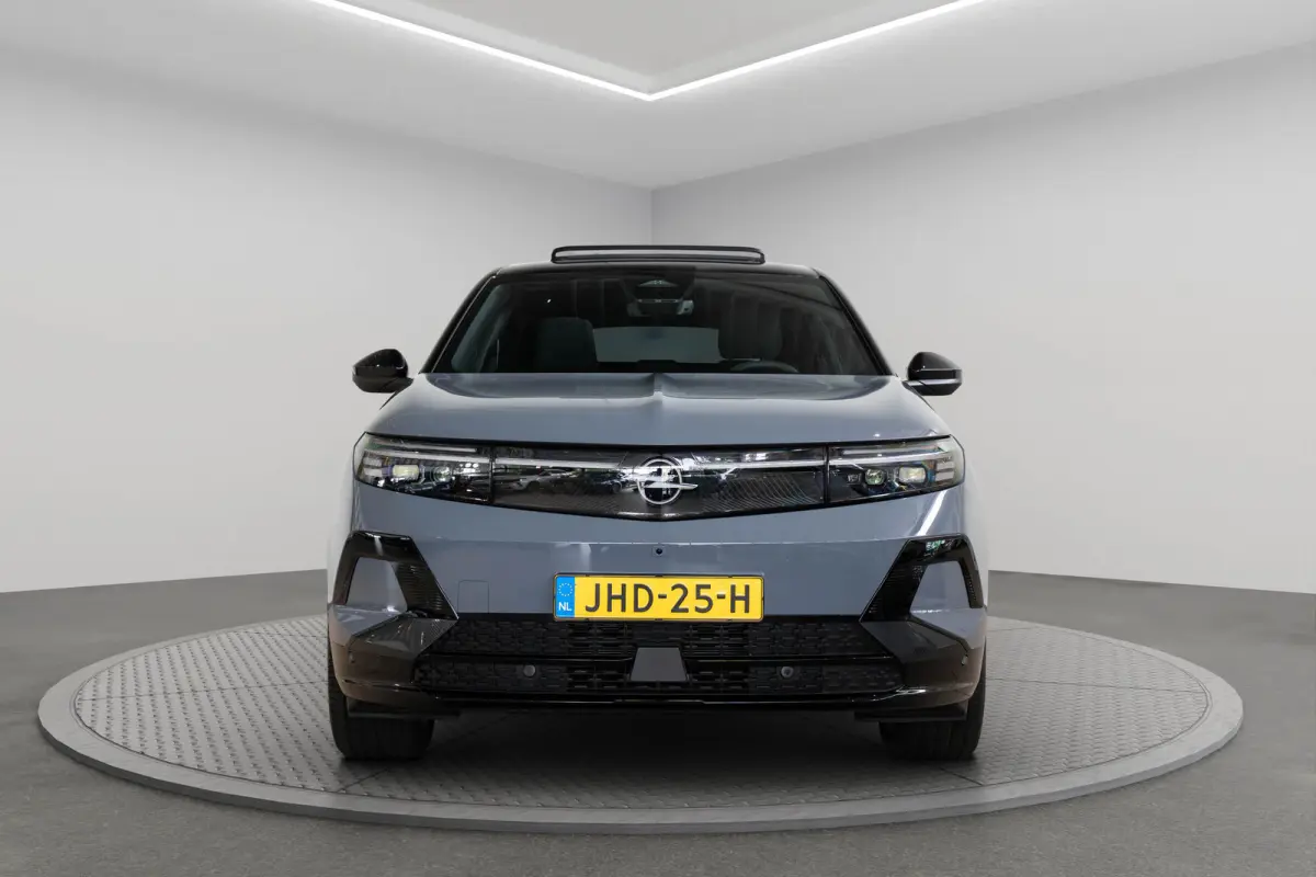Ultimate AWD 73 kWh | Tot 8 Jaar Garantie | Lederen Bekleding | Panoramadak | Head-up | 20 Inch Lichtmetaal | Stoelvewarming en ventilatie | Stoel massage |