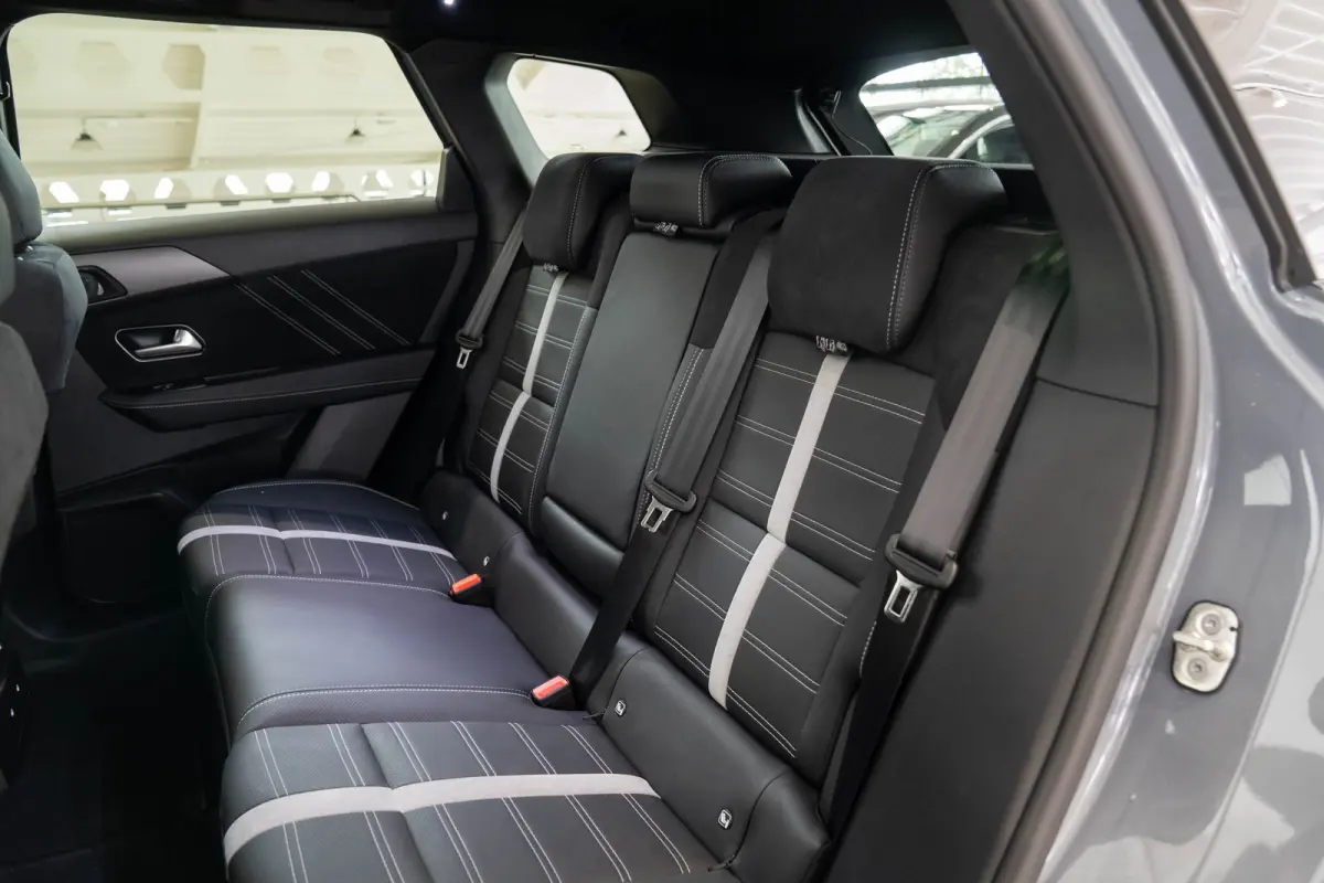 Ultimate AWD 73 kWh | Tot 8 Jaar Garantie | Lederen Bekleding | Panoramadak | Head-up | 20 Inch Lichtmetaal | Stoelvewarming en ventilatie | Stoel massage |
