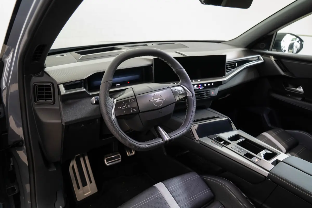 Ultimate AWD 73 kWh | Tot 8 Jaar Garantie | Lederen Bekleding | Panoramadak | Head-up | 20 Inch Lichtmetaal | Stoelvewarming en ventilatie | Stoel massage |
