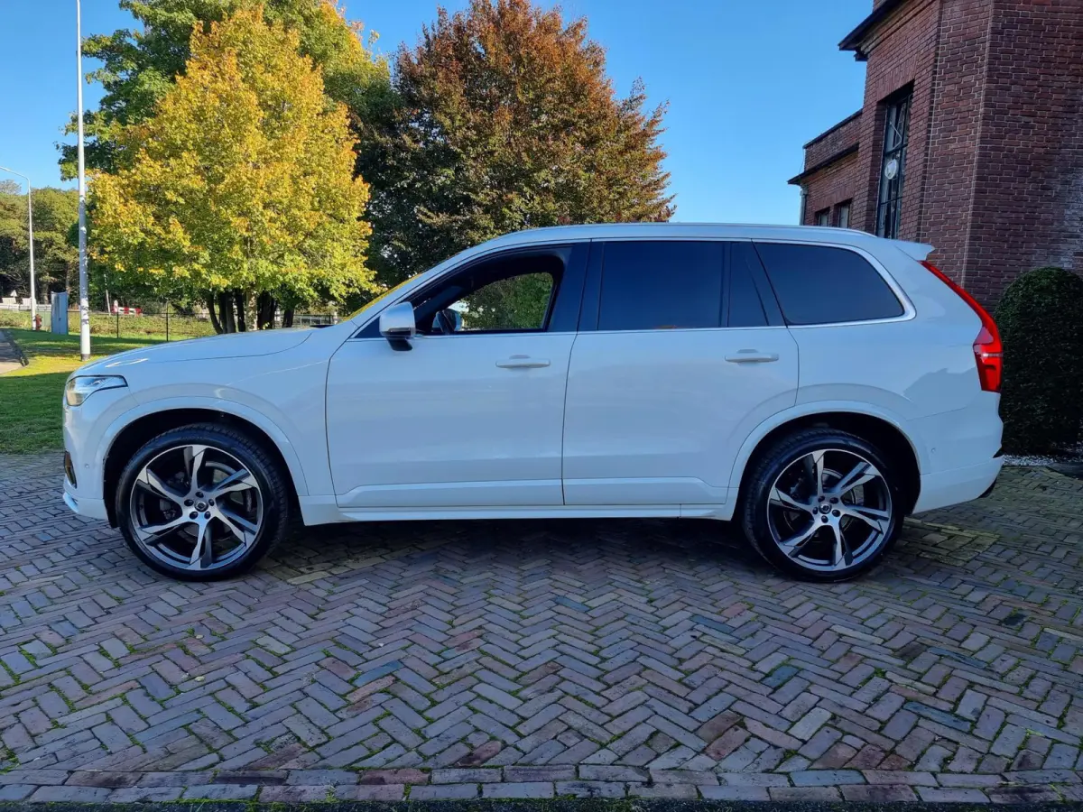 D5 225pk AWD R-design 22inch/LEDER/led