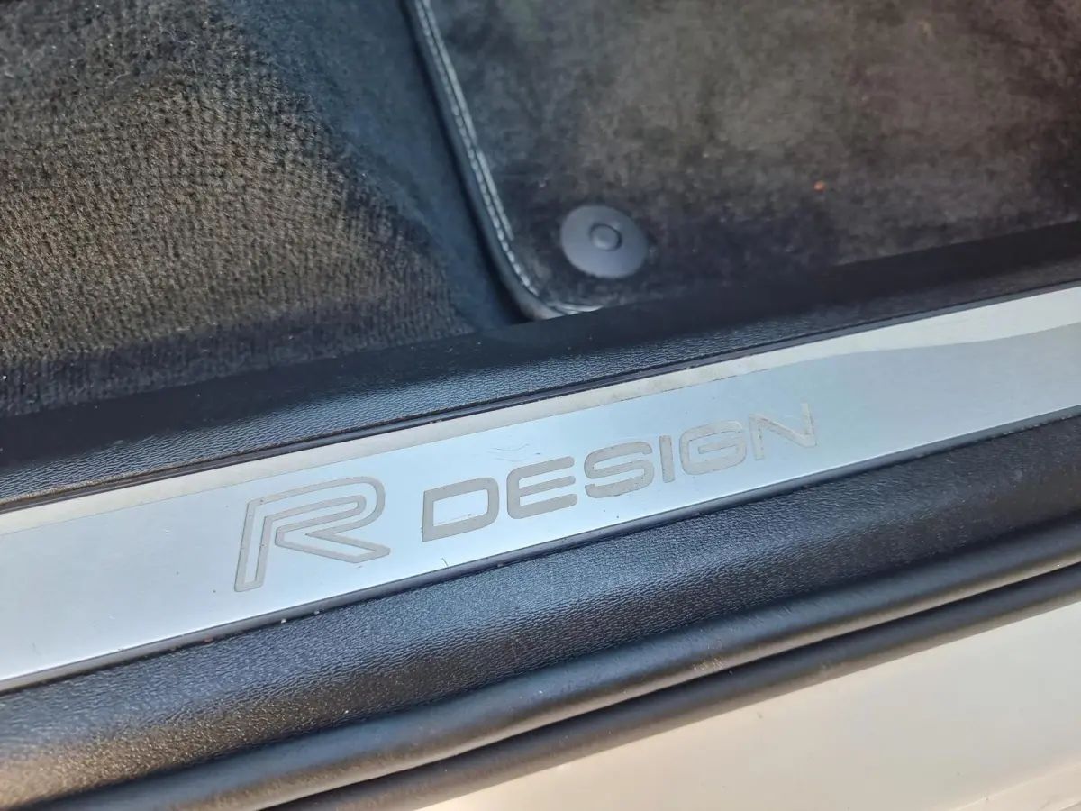 D5 225pk AWD R-design 22inch/LEDER/led