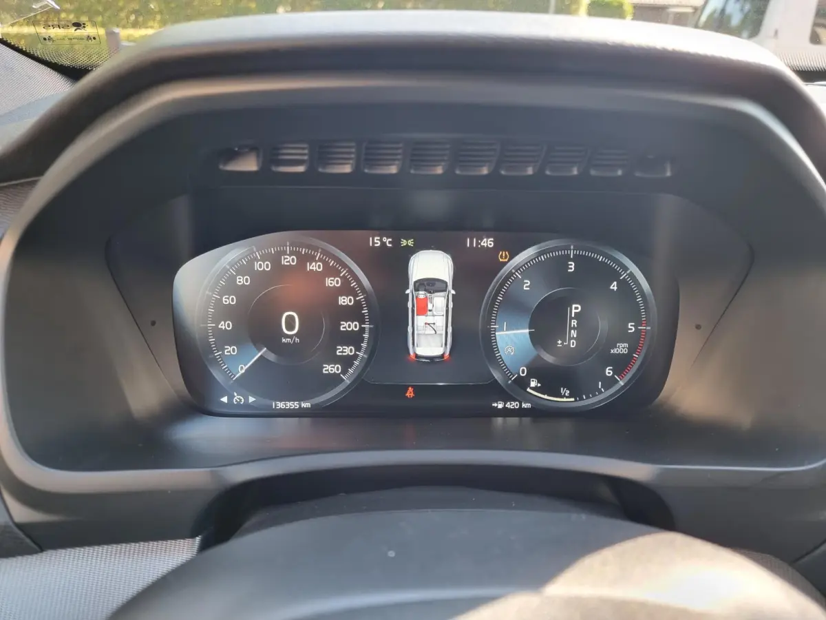 D5 225pk AWD R-design 22inch/LEDER/led