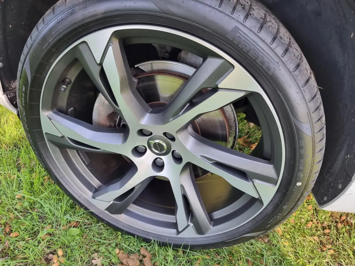 D5 225pk AWD R-design 22inch/LEDER/led
