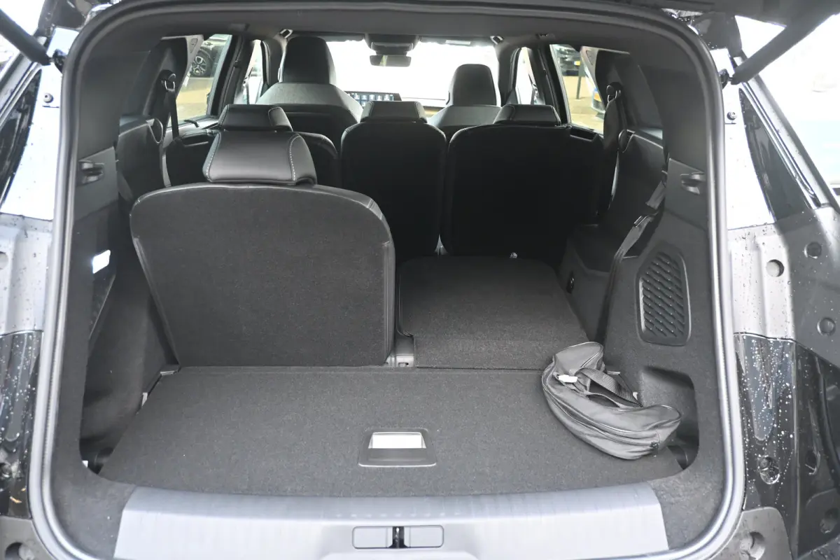 GT | Adaptieve cruise control met Stop&Go functie | LED 3D-achterlichten | Pack Safety Plus