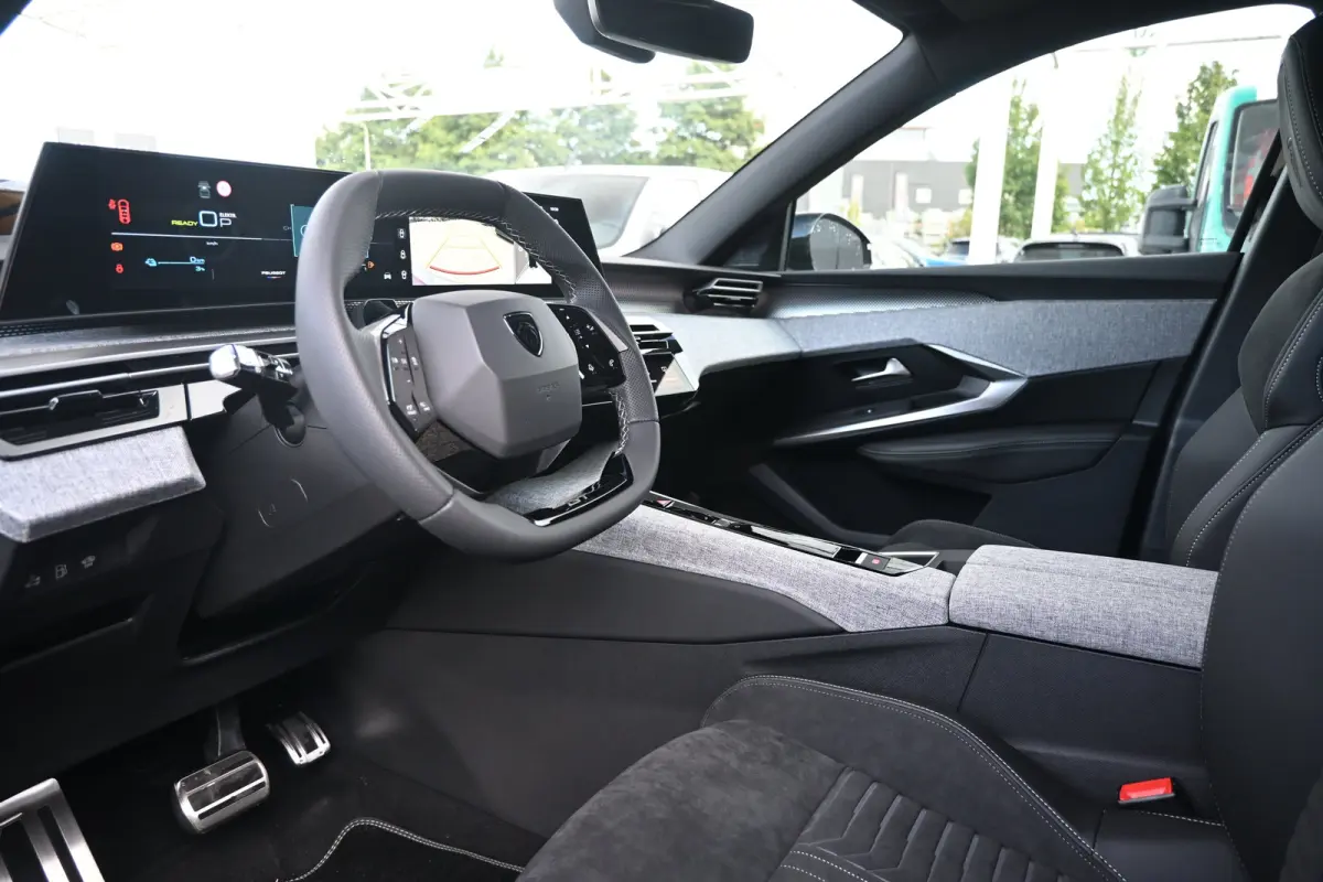GT | Adaptieve cruise control met Stop&Go functie | LED 3D-achterlichten | Pack Safety Plus