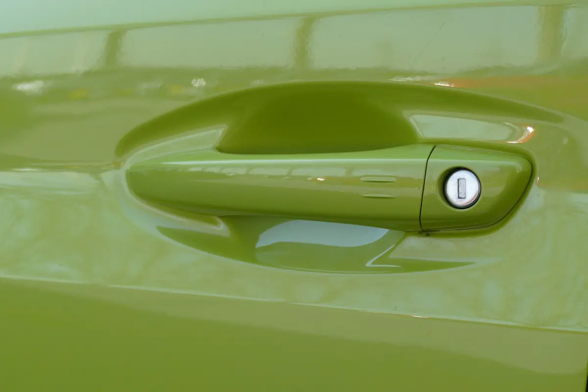 GT | Armsteunen op de voorportieren bekleed met kunstleder met groen sierstiksel (GT-Line) | Climate Control | Dashboard en deurpanelen in kunststof met carboneffect