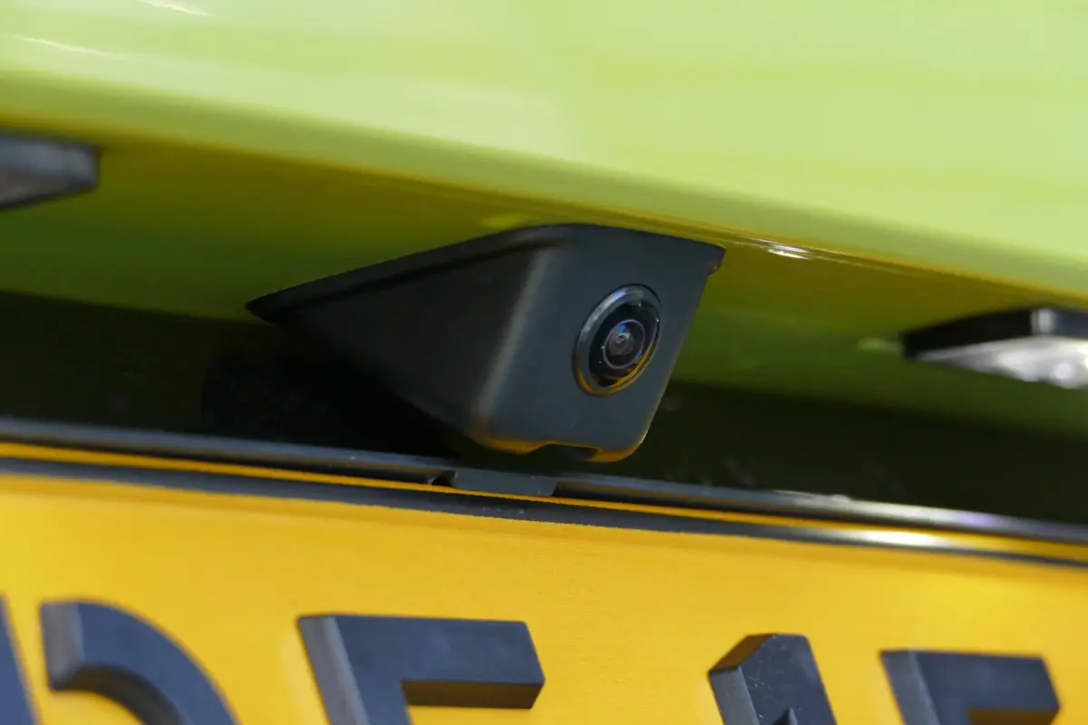 GT | Armsteunen op de voorportieren bekleed met kunstleder met groen sierstiksel (GT-Line) | Climate Control | Dashboard en deurpanelen in kunststof met carboneffect