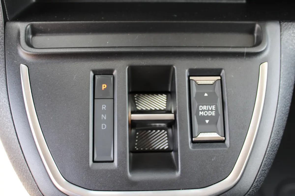 Standaard - Electric | Elektrisch bedienbare en verwarmde buitenspiegels | Exterieurpakket | Multi-mode toggle (ECO, NORMAL, POWER)