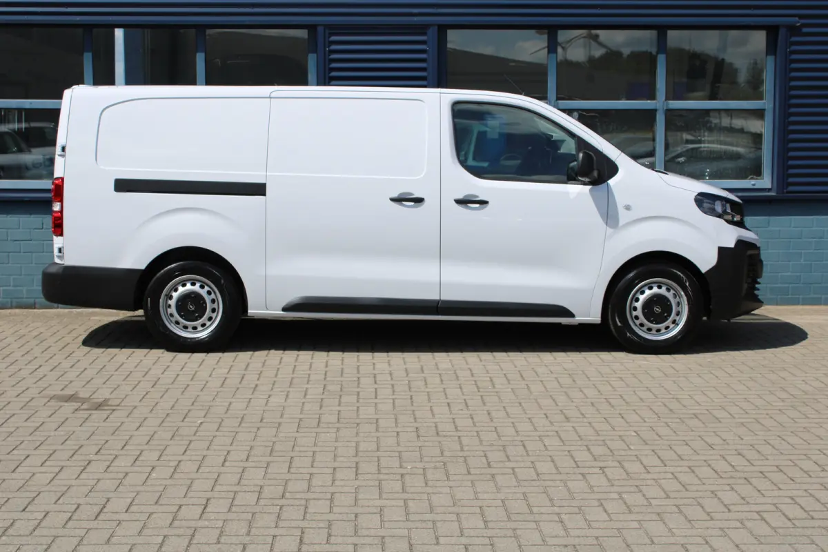 Standaard - Electric | Elektrisch bedienbare en verwarmde buitenspiegels | Multi-mode toggle (ECO, NORMAL, POWER) | Parkeersensoren achter