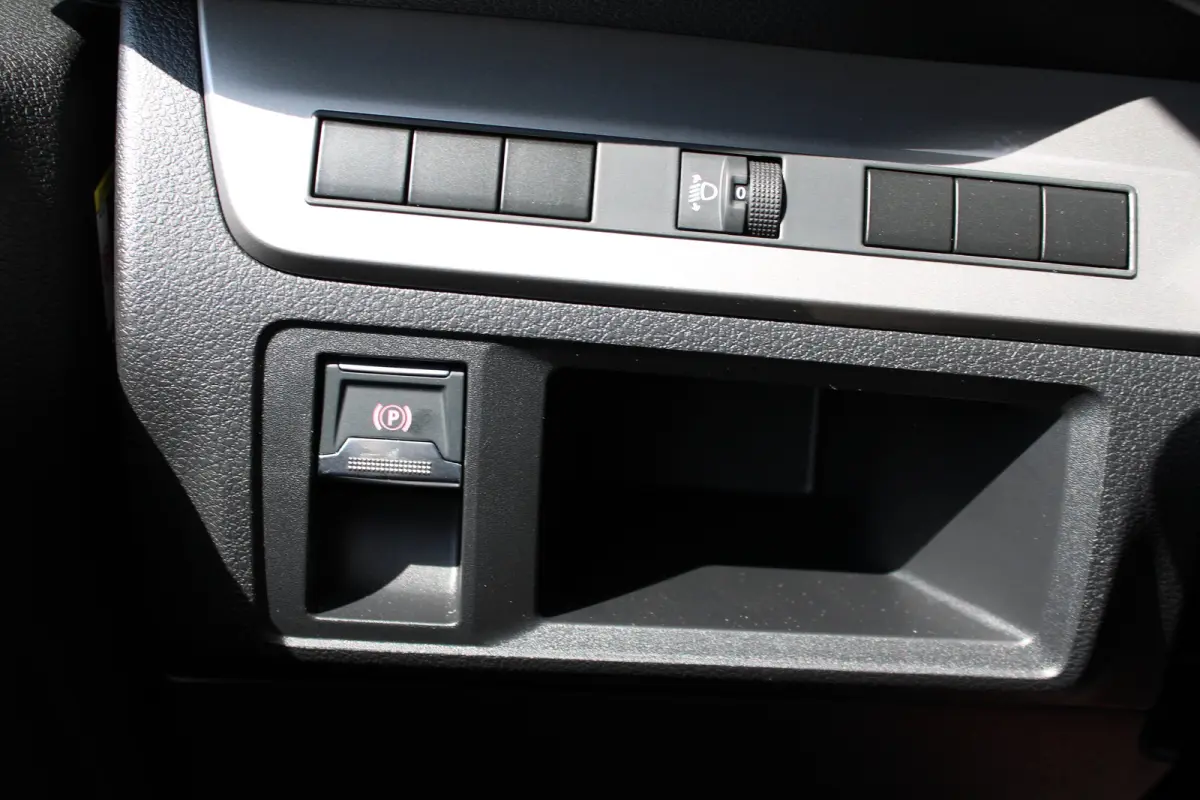 Standaard - Electric | Elektrisch bedienbare en verwarmde buitenspiegels | Multi-mode toggle (ECO, NORMAL, POWER) | Parkeersensoren achter