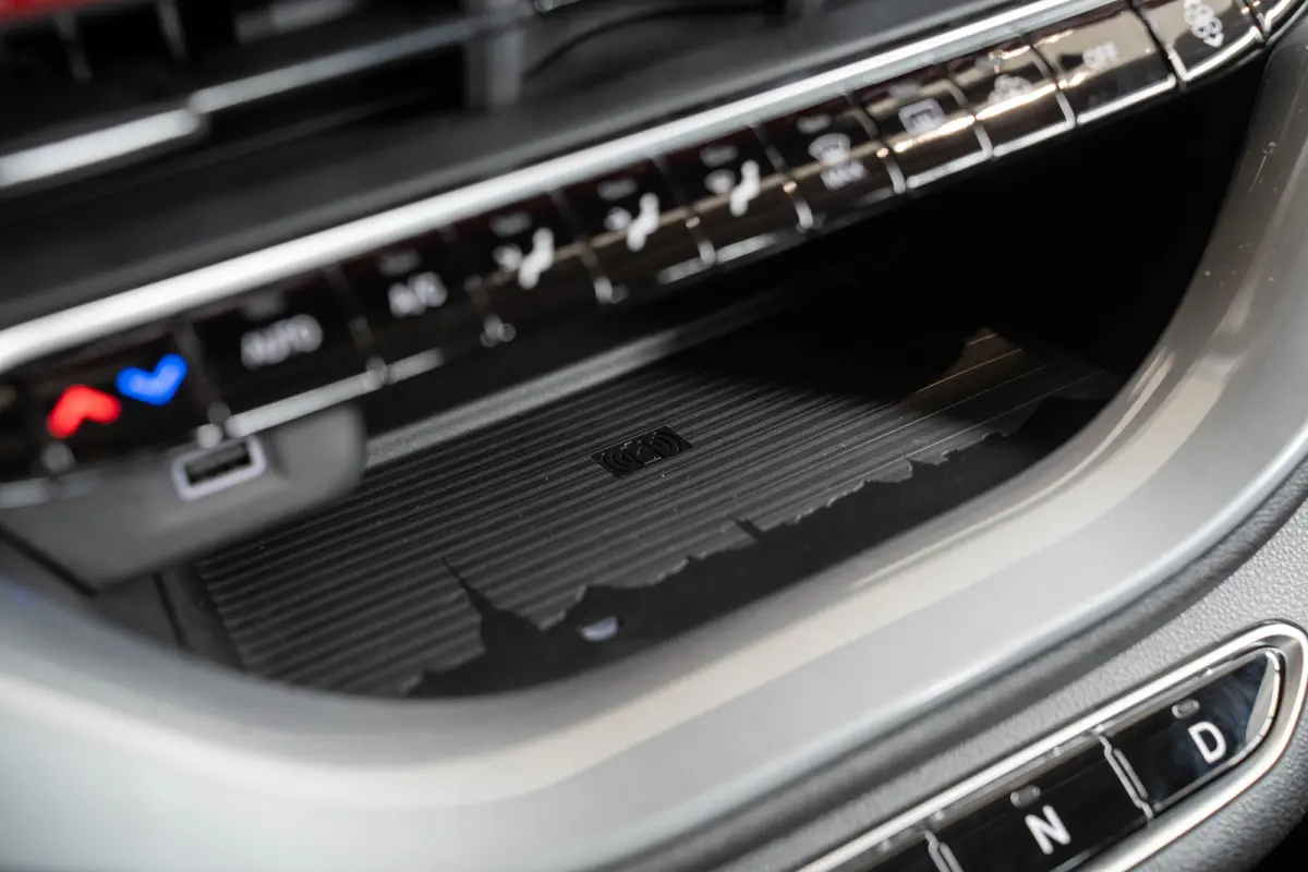 42 kWh | Camera | Parkeersensoren Voor & Achter | Navigatie | Apple Carplay & Android Auto | Keyless |