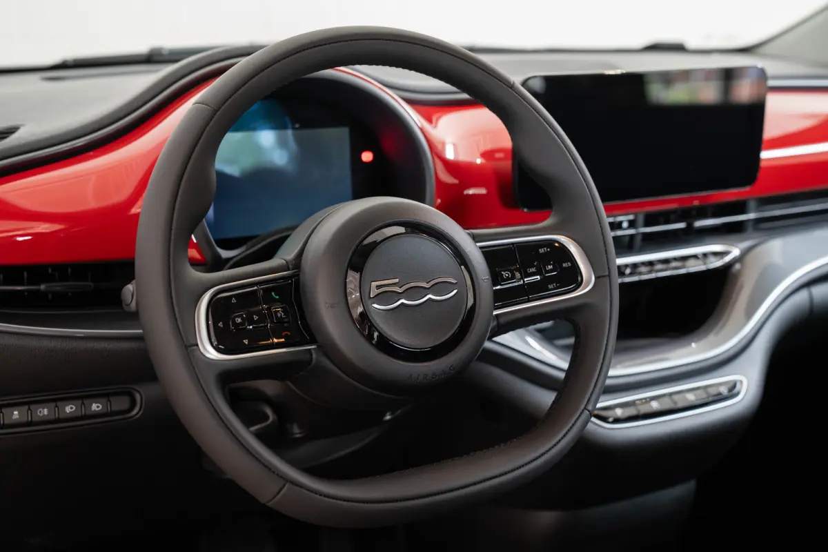 42 kWh | Camera | Parkeersensoren Voor & Achter | Navigatie | Apple Carplay & Android Auto | Keyless |