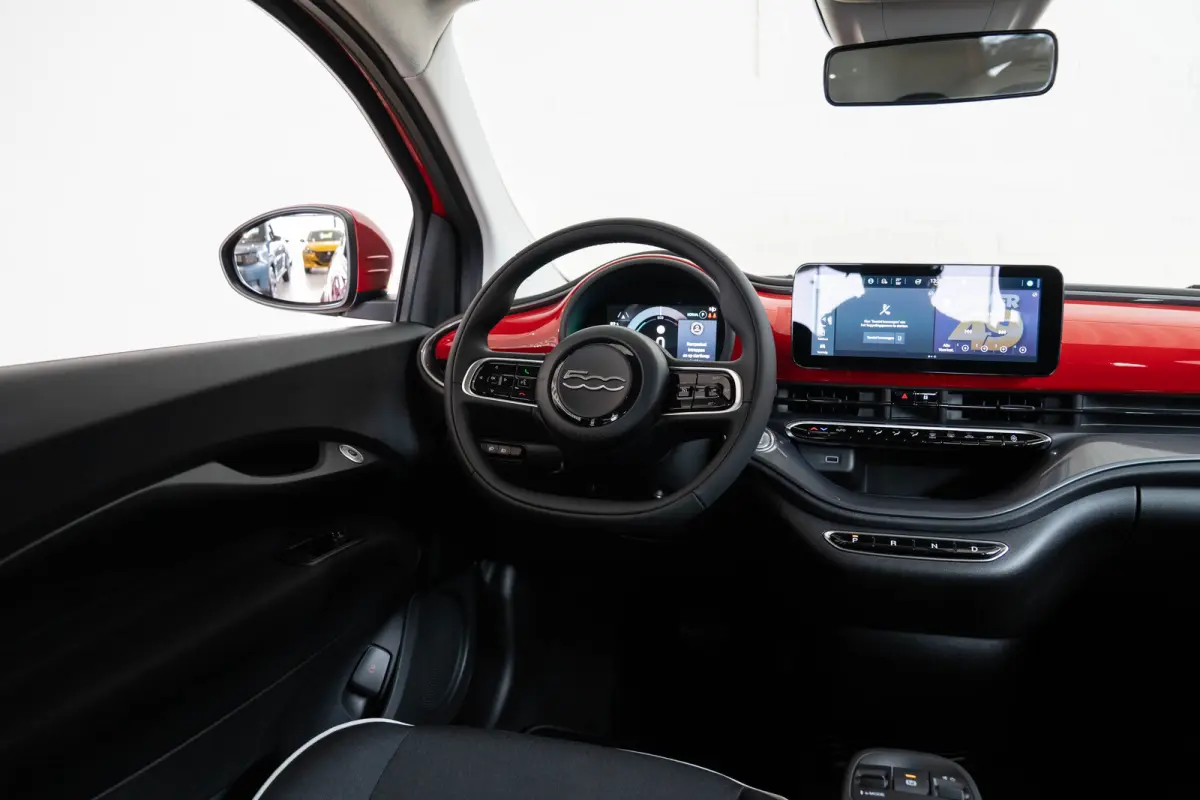 42 kWh | Camera | Parkeersensoren Voor & Achter | Navigatie | Apple Carplay & Android Auto | Keyless |
