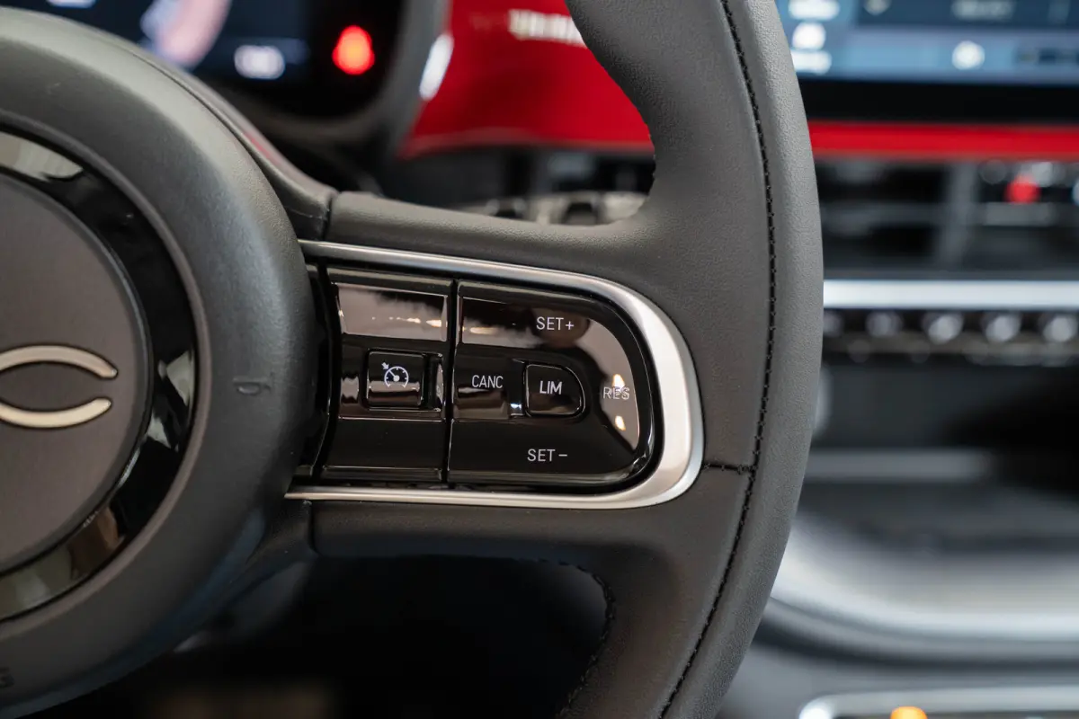 42 kWh | Camera | Parkeersensoren Voor & Achter | Navigatie | Apple Carplay & Android Auto | Keyless |