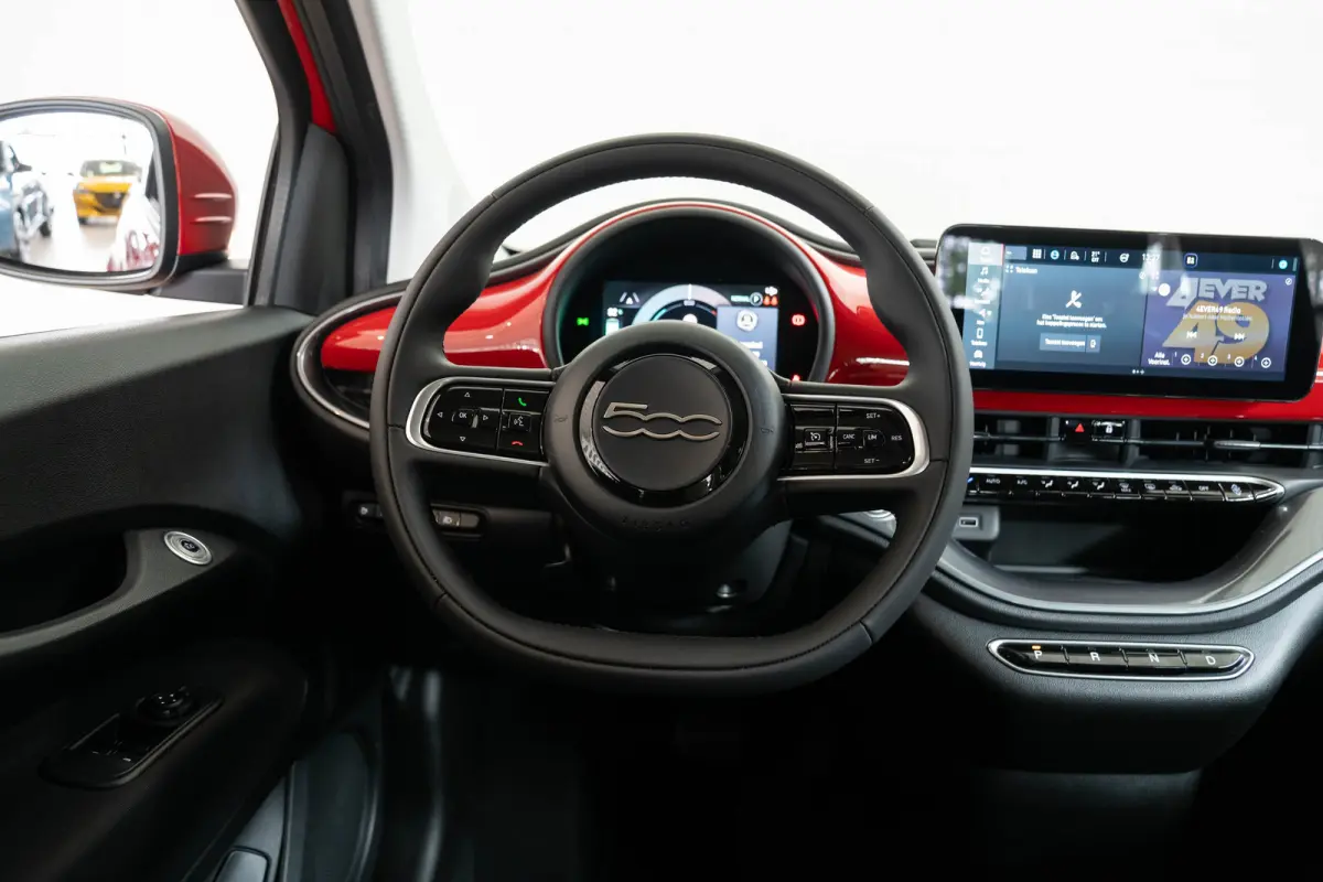 42 kWh | Camera | Parkeersensoren Voor & Achter | Navigatie | Apple Carplay & Android Auto | Keyless |