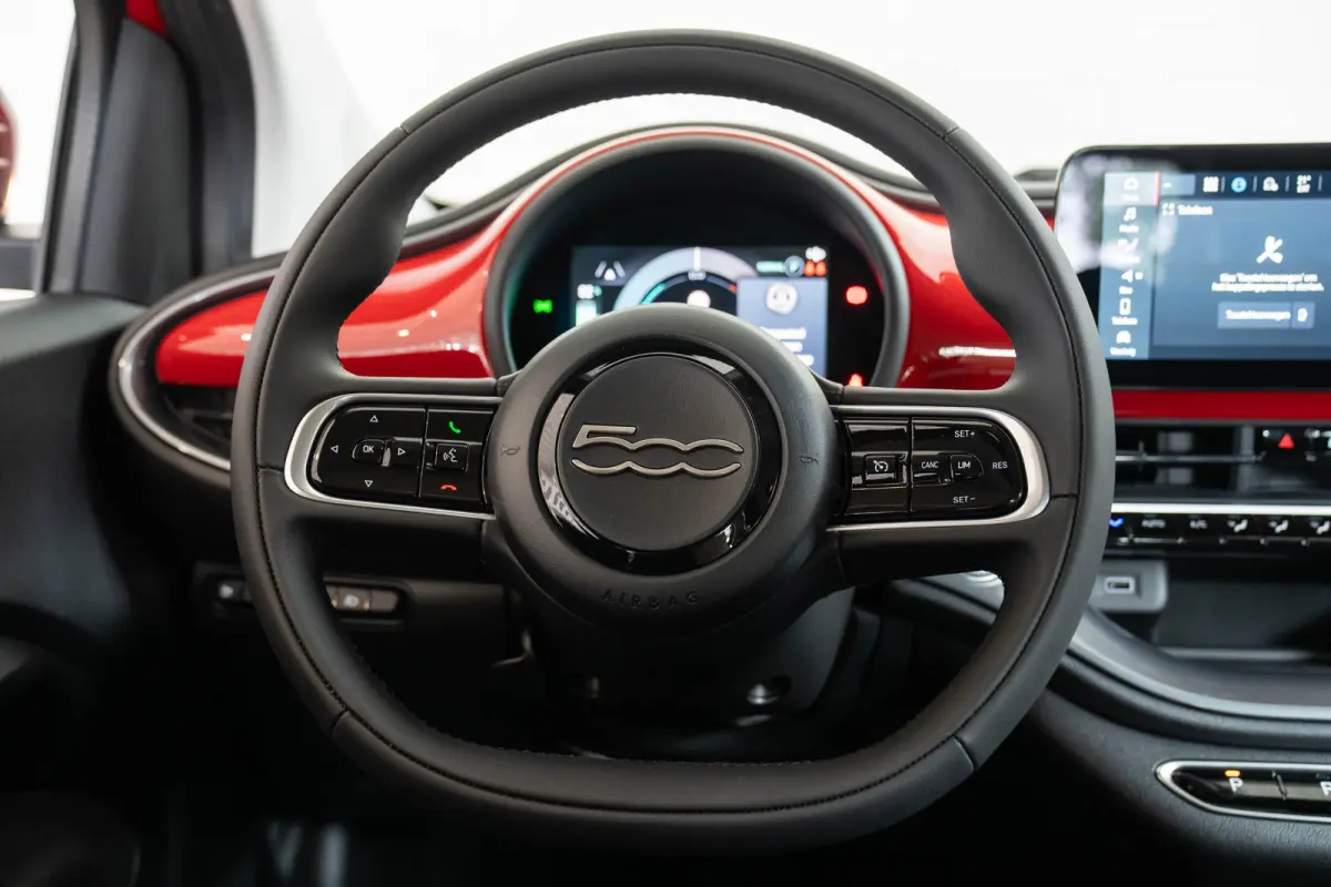 42 kWh | Camera | Parkeersensoren Voor & Achter | Navigatie | Apple Carplay & Android Auto | Keyless |