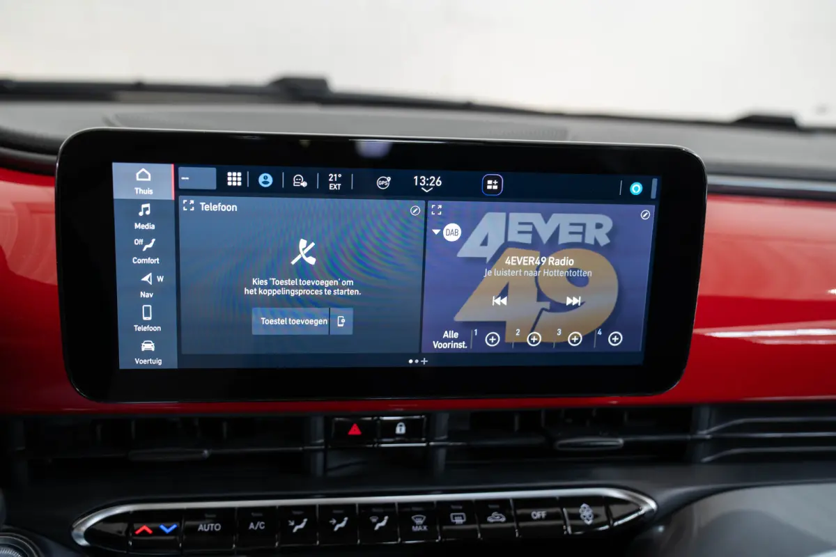 42 kWh | Camera | Parkeersensoren Voor & Achter | Navigatie | Apple Carplay & Android Auto | Keyless |