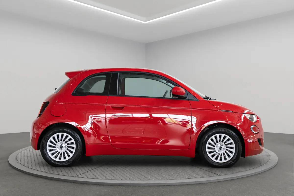 42 kWh | Camera | Parkeersensoren Voor & Achter | Navigatie | Apple Carplay & Android Auto | Keyless |