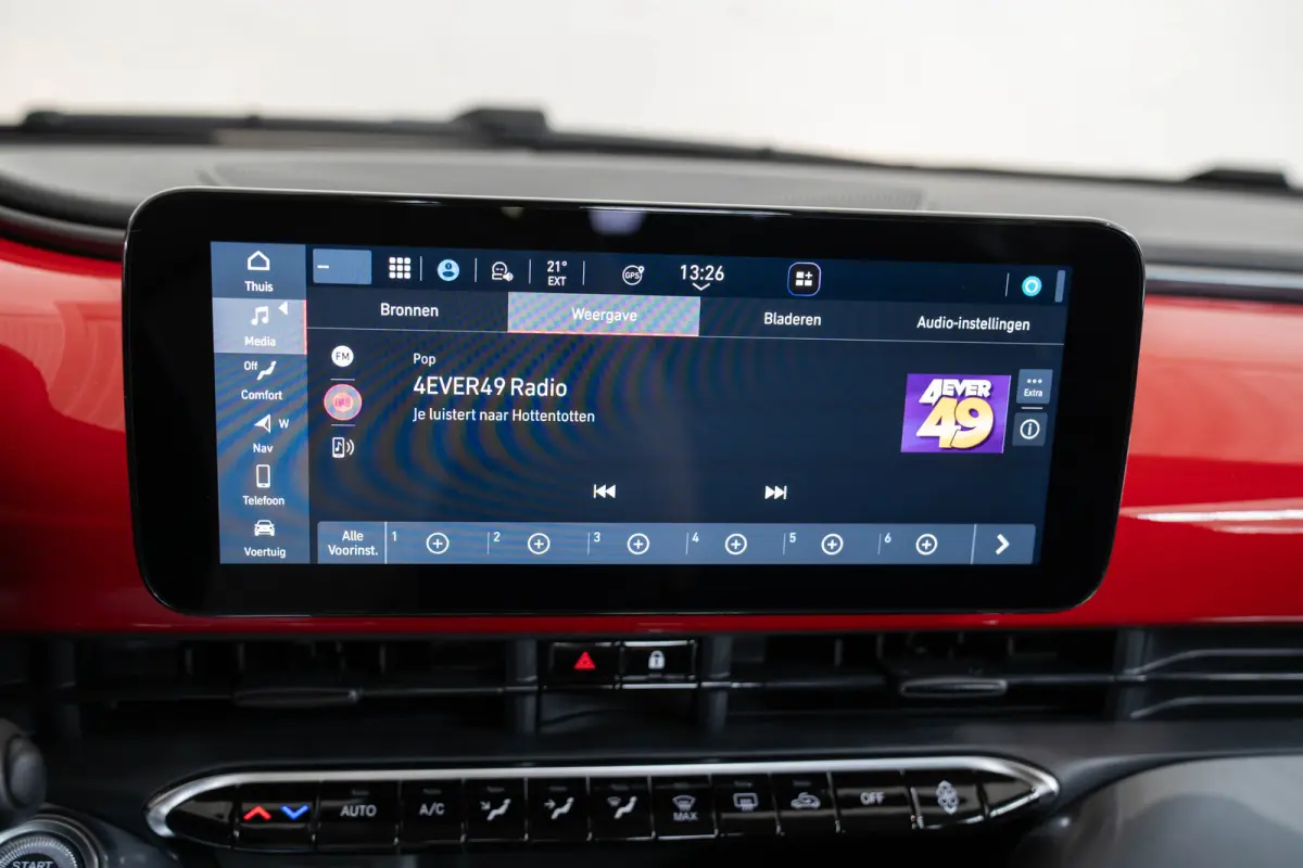 42 kWh | Camera | Parkeersensoren Voor & Achter | Navigatie | Apple Carplay & Android Auto | Keyless |