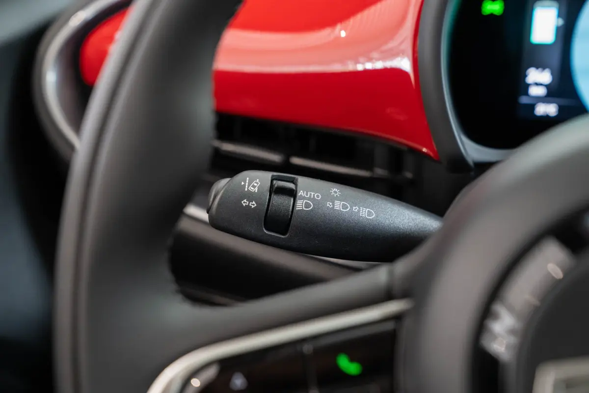42 kWh | Camera | Parkeersensoren Voor & Achter | Navigatie | Apple Carplay & Android Auto | Keyless |