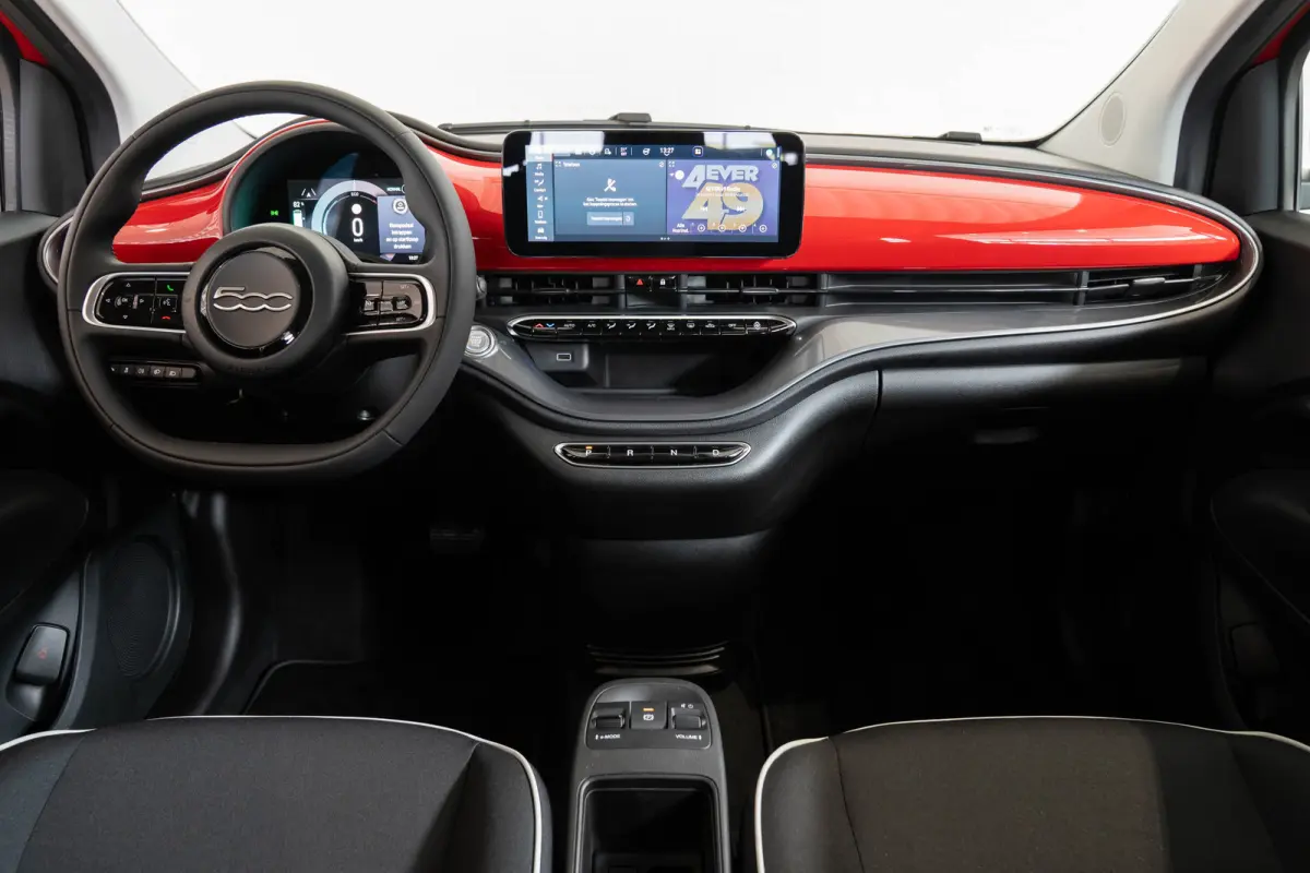 42 kWh | Camera | Parkeersensoren Voor & Achter | Navigatie | Apple Carplay & Android Auto | Keyless |