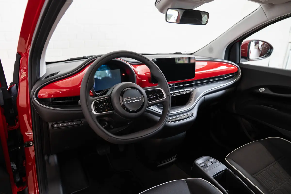 42 kWh | Camera | Parkeersensoren Voor & Achter | Navigatie | Apple Carplay & Android Auto | Keyless |
