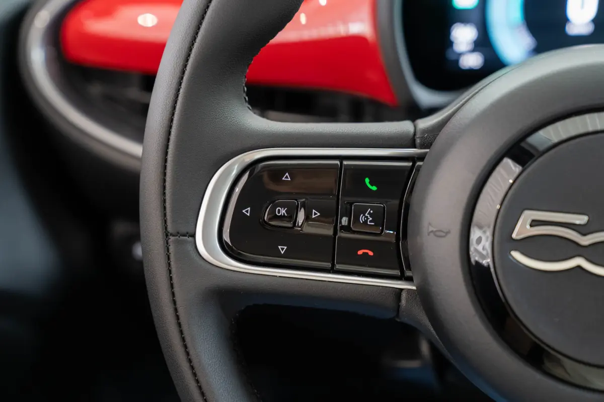 42 kWh | Camera | Parkeersensoren Voor & Achter | Navigatie | Apple Carplay & Android Auto | Keyless |
